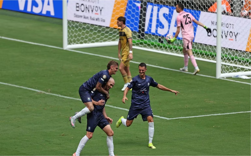 奥克兰城的奇迹之夜：格雷从教师到世界舞台的励志之路(pic2)